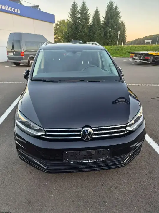 Volkswagen Touran 2021 photo 2