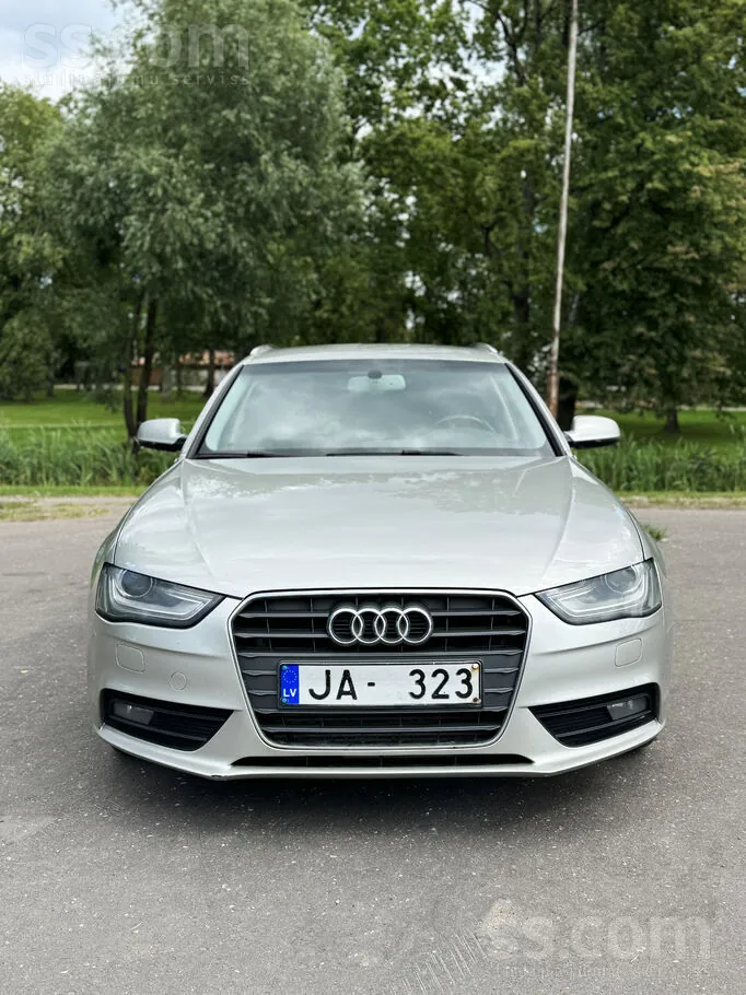 Audi A4 2012 photo 2