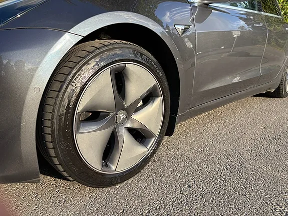Tesla Model 3 2019 photo 4