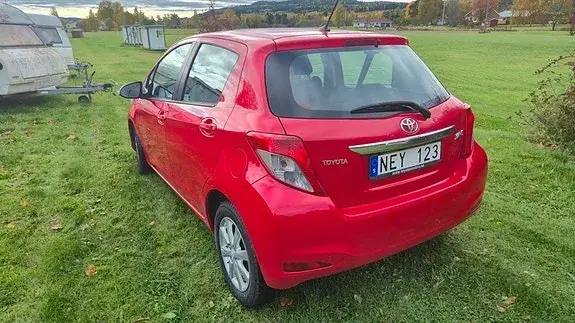 Toyota Yaris 2012 photo 4