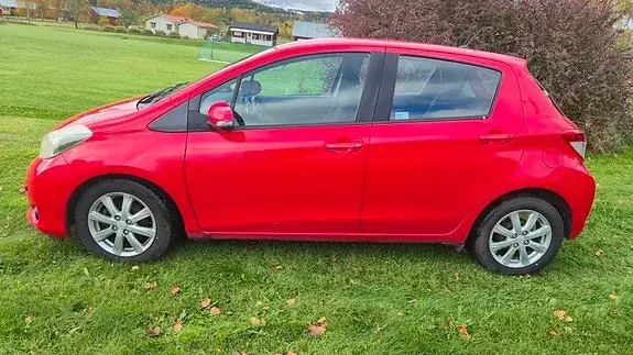 Toyota Yaris 2012 photo 3