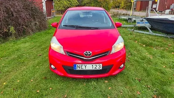 Toyota Yaris 2012 photo 2