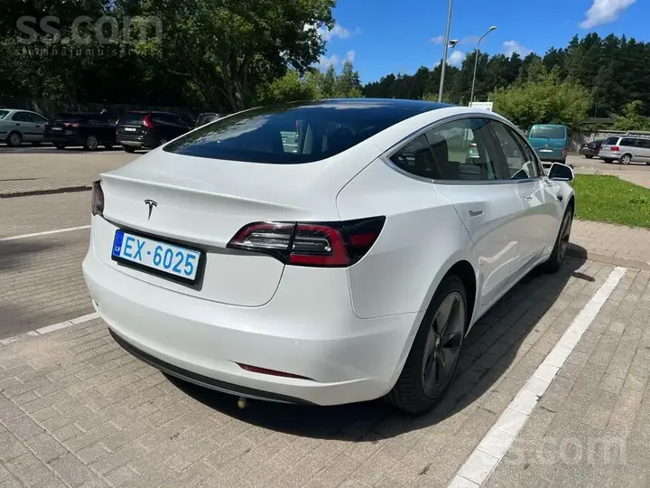 Tesla Model 3 2020 photo 3