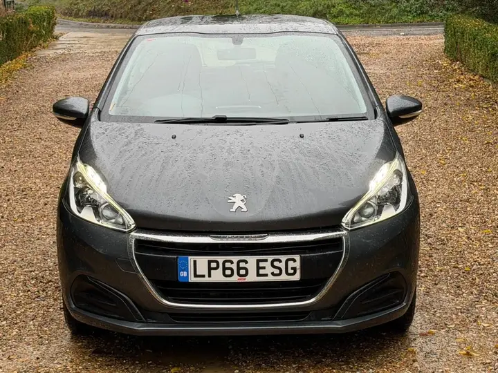 Peugeot 208 2016 photo 2