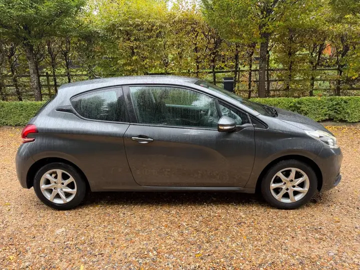Peugeot 208 2016 photo 5