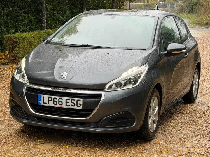 Peugeot 208 2016 photo 3