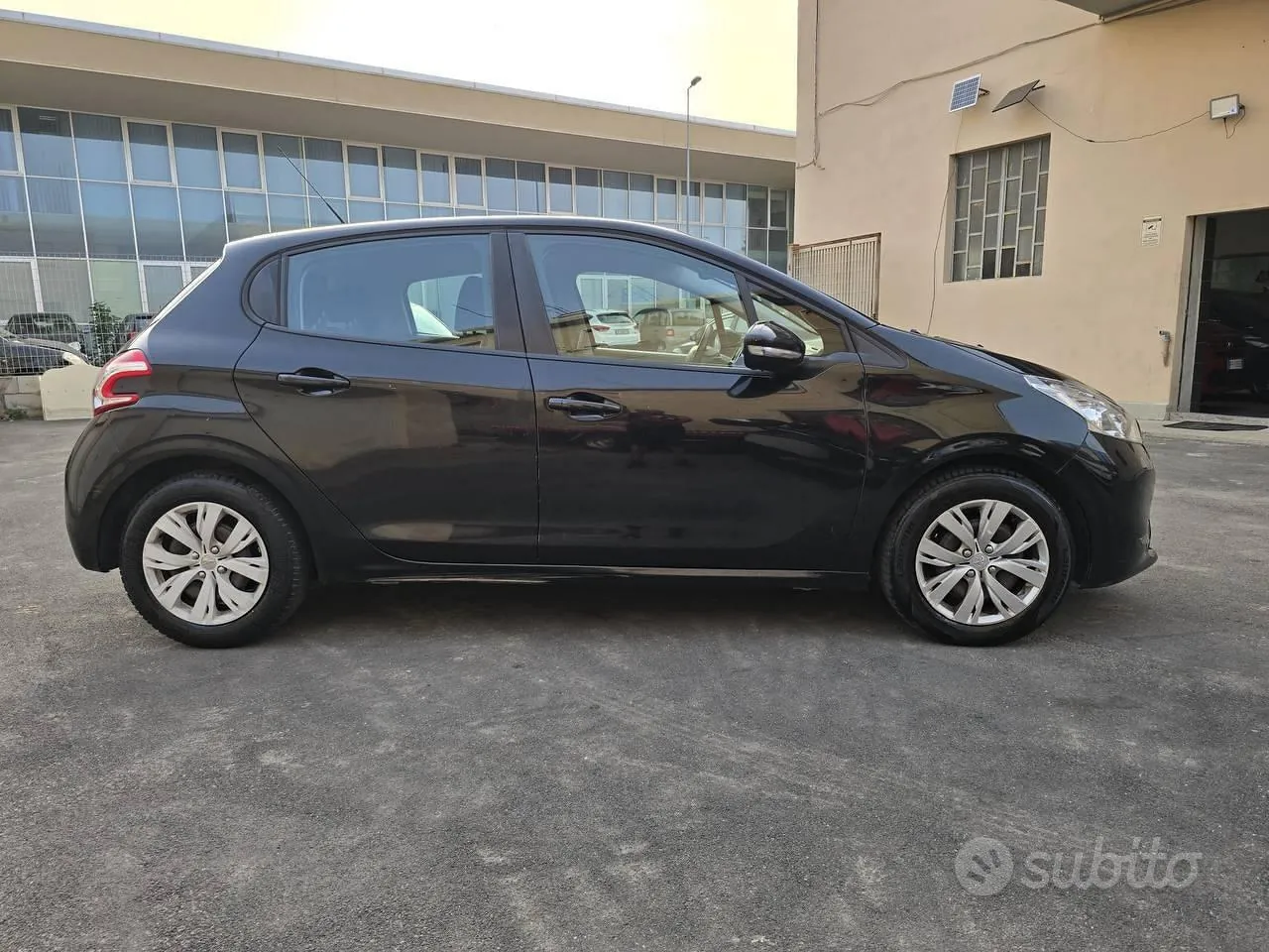 Peugeot 208 2014 photo 3