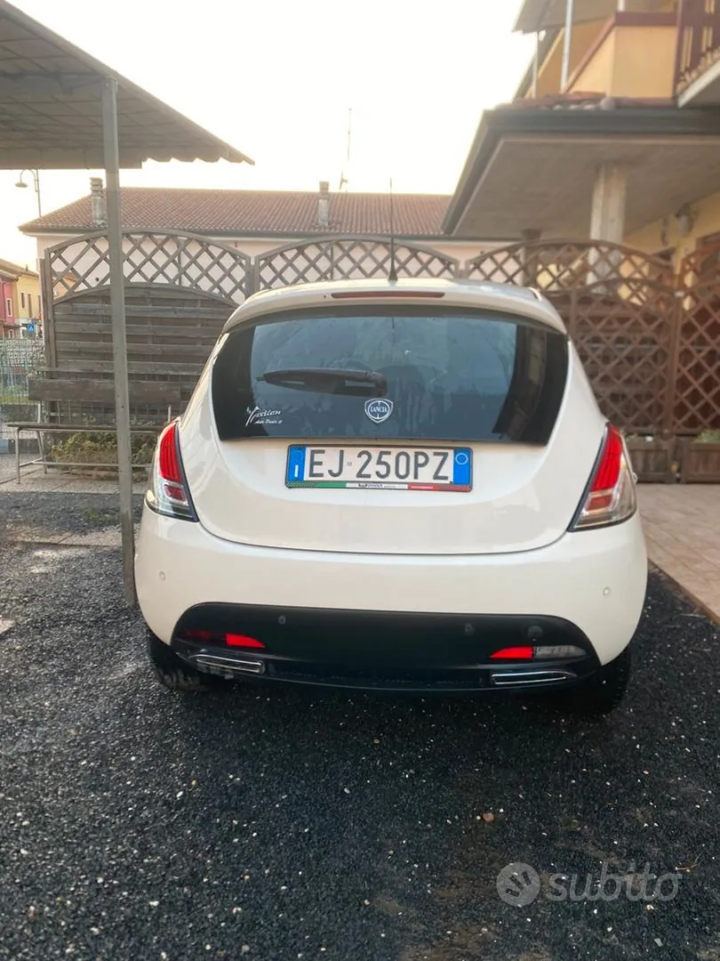 Lancia Ypsilon 2011 photo 3