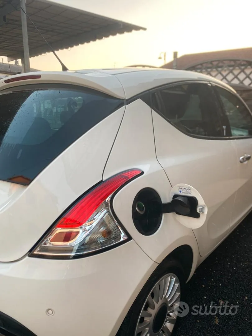 Lancia Ypsilon