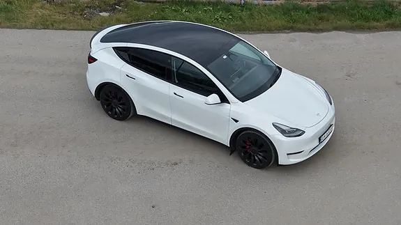 Tesla Model Y 2024 photo 2