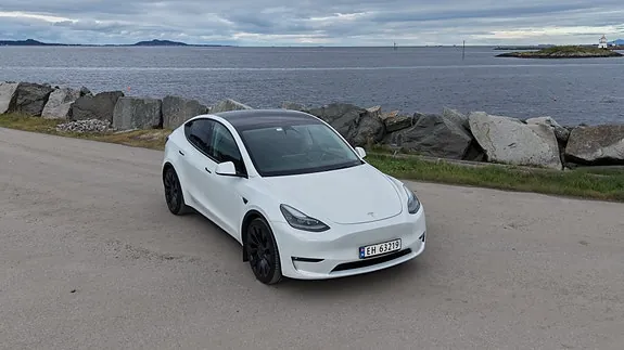 Tesla Model Y 2024 photo 3