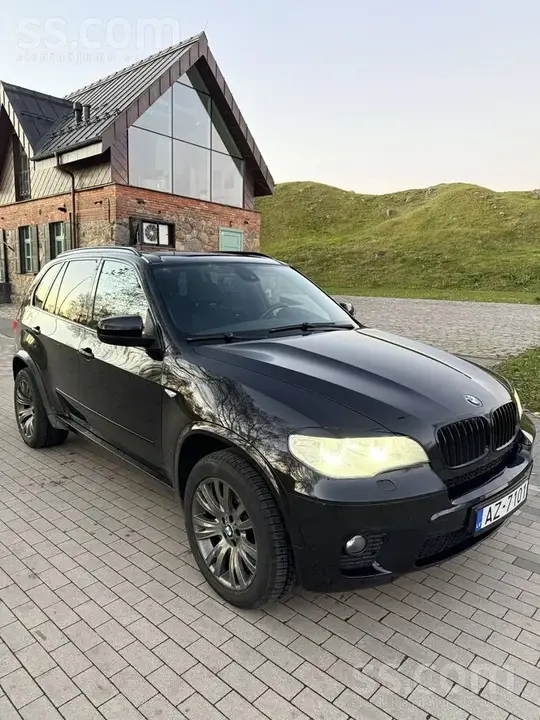BMW X5 2010 photo 2