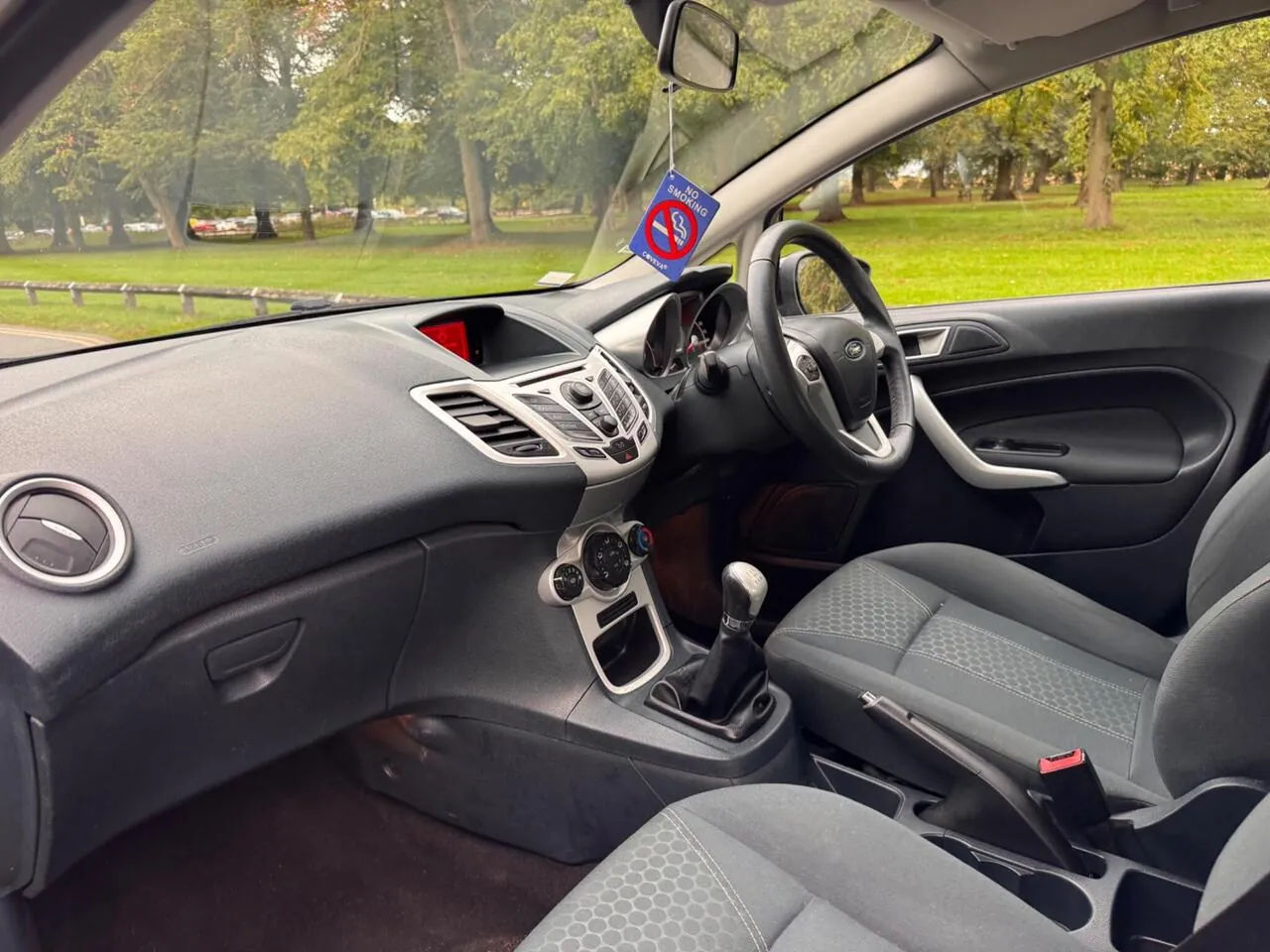Ford Fiesta 2010 photo 4