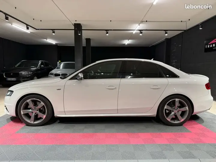 Audi S4 2010 photo 2