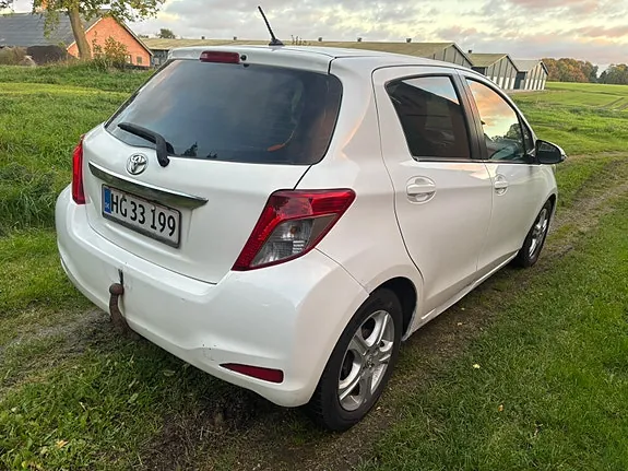 Toyota Yaris 2012 photo 4