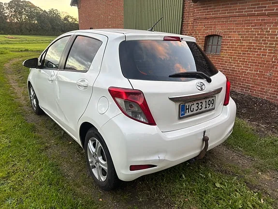 Toyota Yaris 2012 photo 3