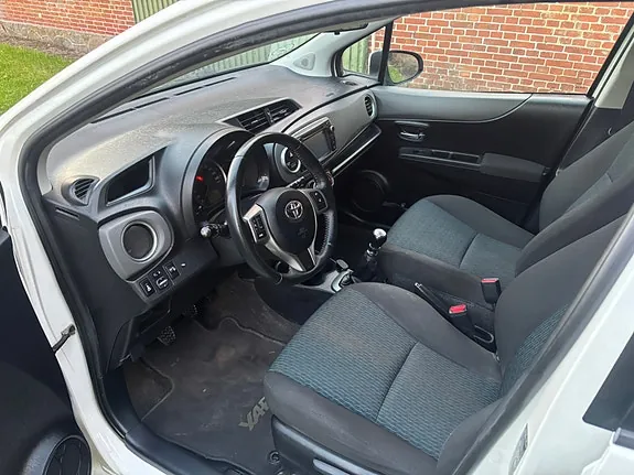 Toyota Yaris 2012 photo 5
