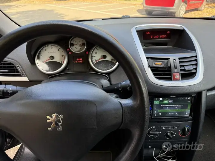 Peugeot 207 2008 photo 3