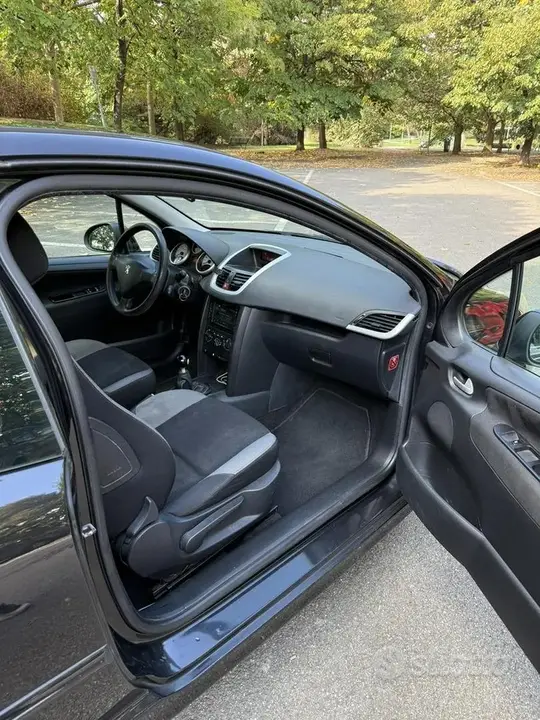 Peugeot 207 2008 photo 5