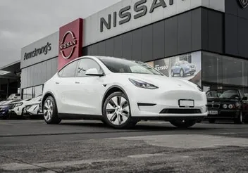 Tesla Model Y 2023 photo 2