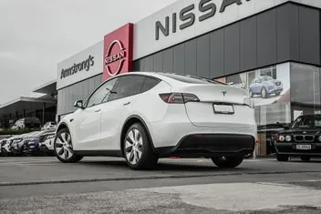 Tesla Model Y 2023 photo 4