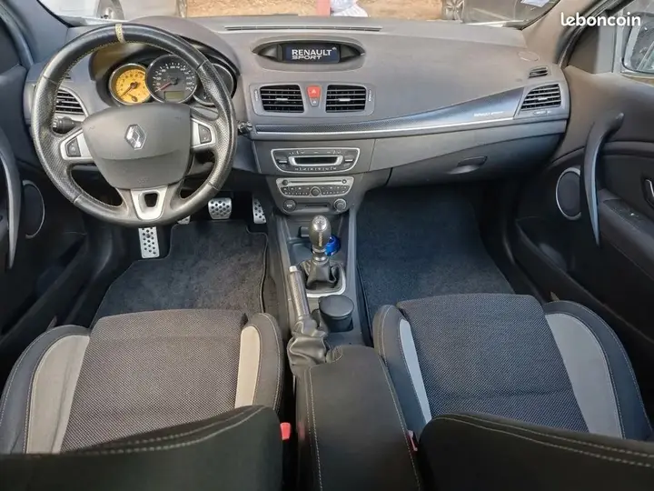 Renault Megane 2010 photo 3