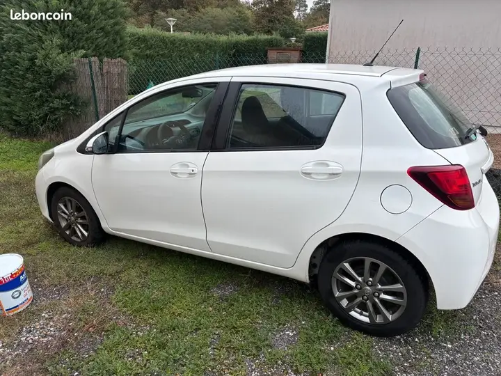 Toyota Yaris 2015 photo 3