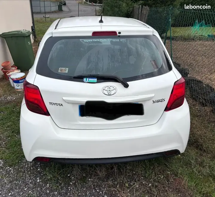 Toyota Yaris 2015 photo 2