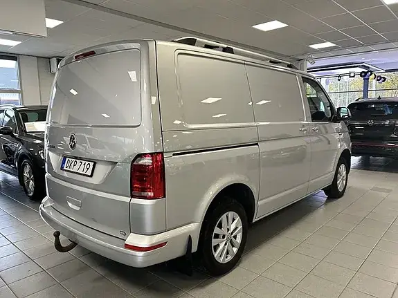 Volkswagen Transporter 2018 photo 2