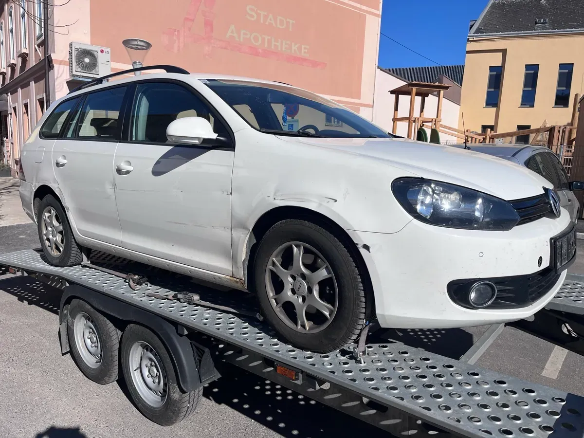 Volkswagen Golf 2011 photo 2