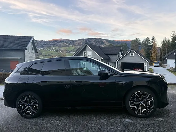 BMW Ix 2022 photo 2