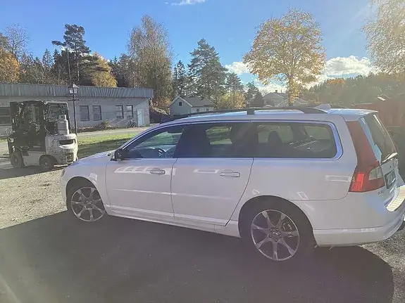 Volvo V70 2010 photo 5