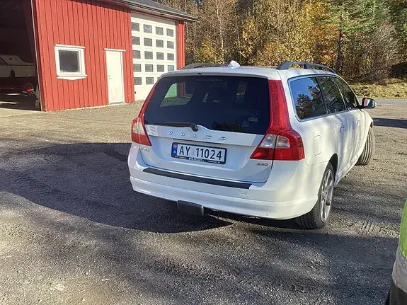 Volvo V70 2010 photo 3