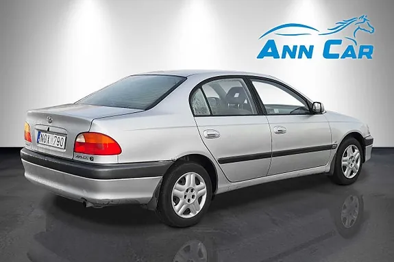 Toyota Avensis 1999 photo 4