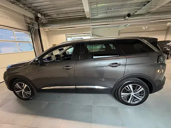 Peugeot 5008 2022 photo 3