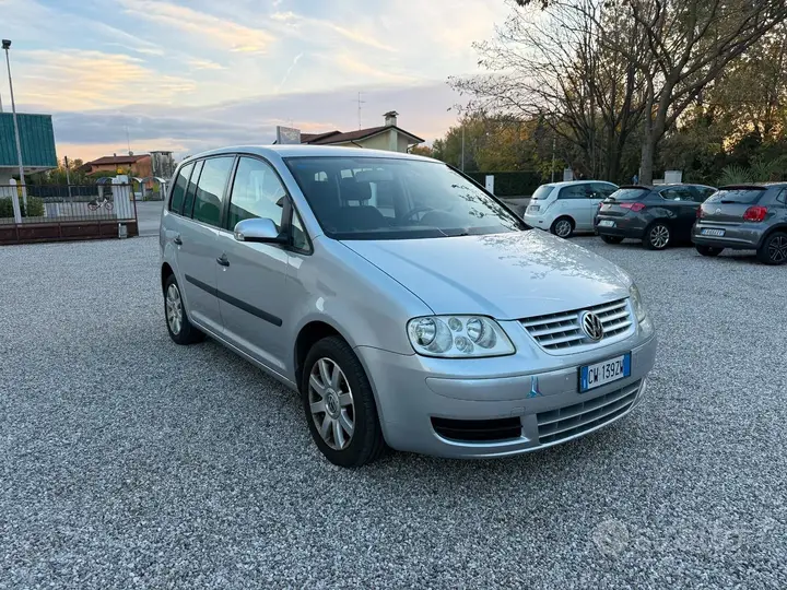 Volkswagen Touran 2003 photo 3
