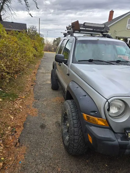 Jeep Liberty 2005 photo 2
