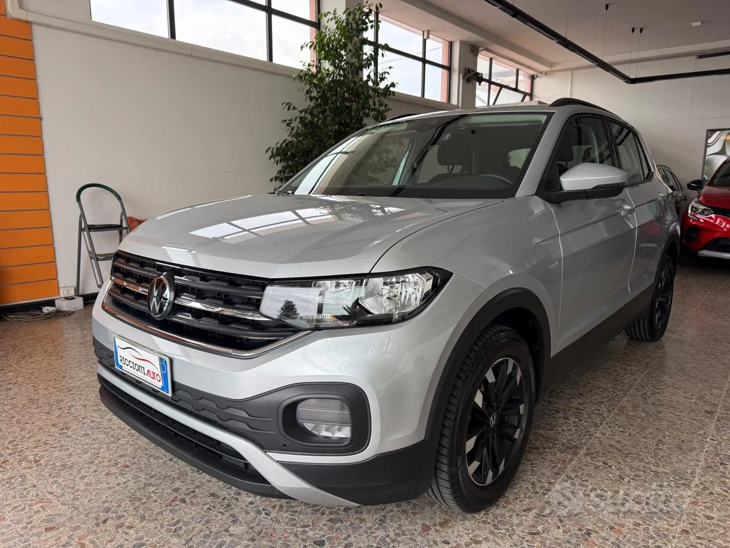 Volkswagen T-Cross 2023 photo 2