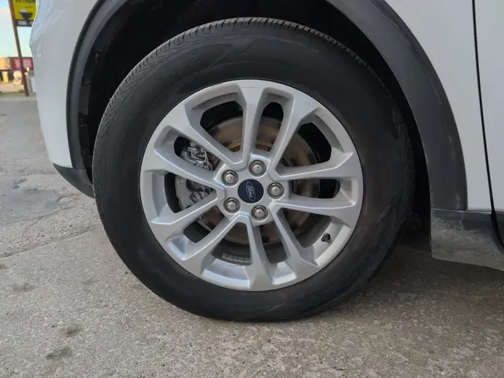 Ford Escape 2021 photo 2