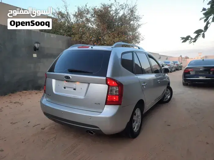 Kia Carens 2012 photo 2