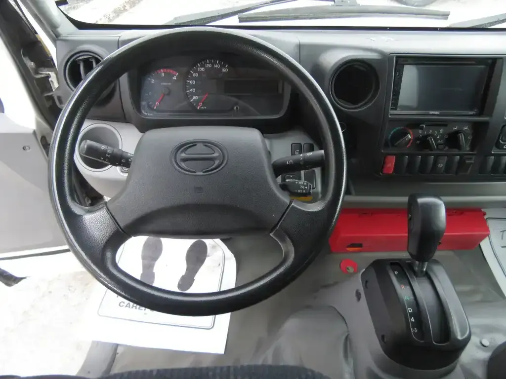 Hino 195 Commercial 2020 photo 2