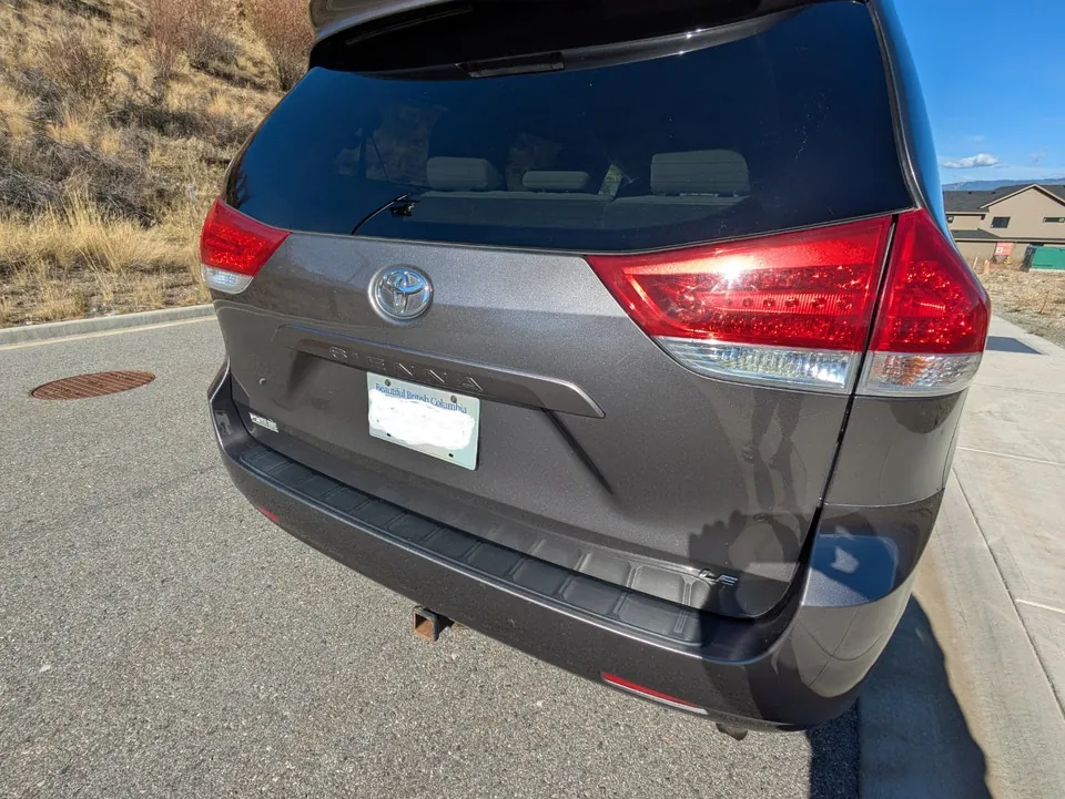 Toyota Sienna 2013 photo 2