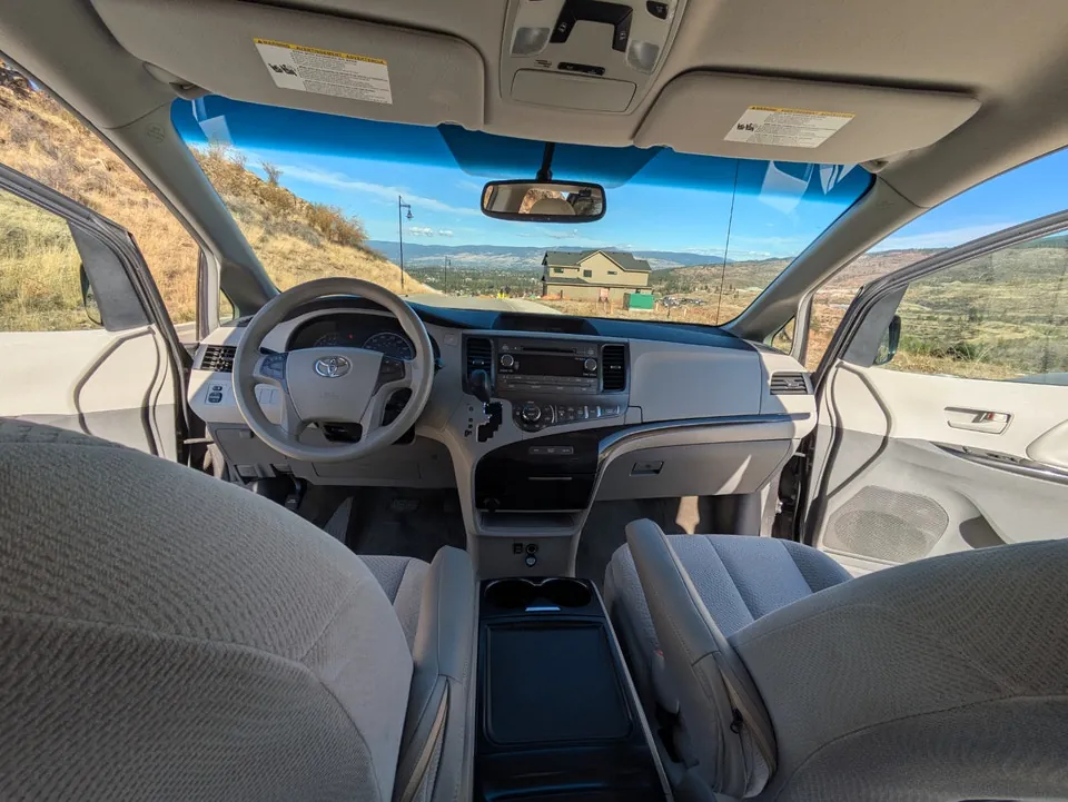 Toyota Sienna 2013 photo 3