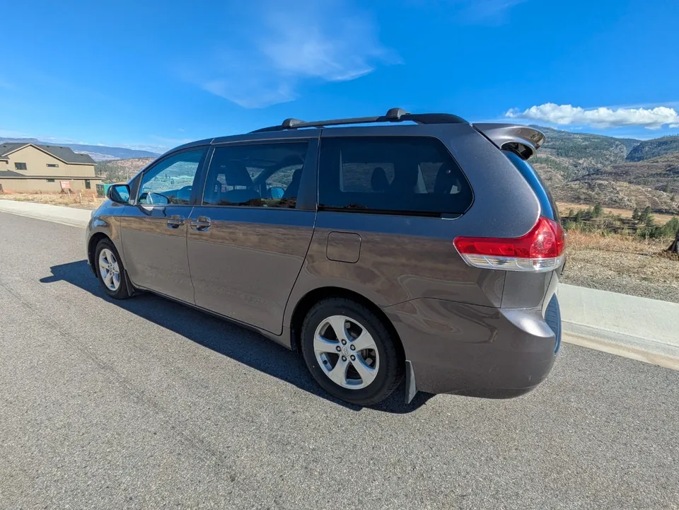 Toyota Sienna 2013 photo 5