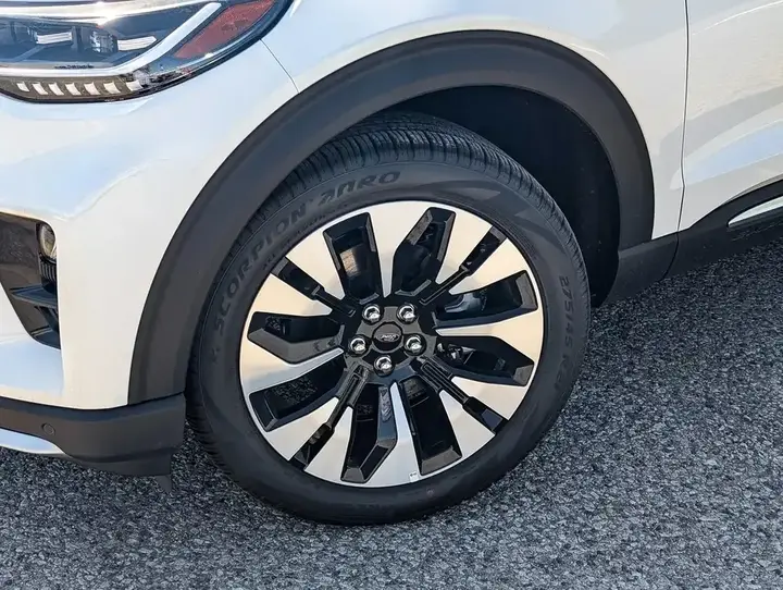 Ford Explorer 2026 photo 4
