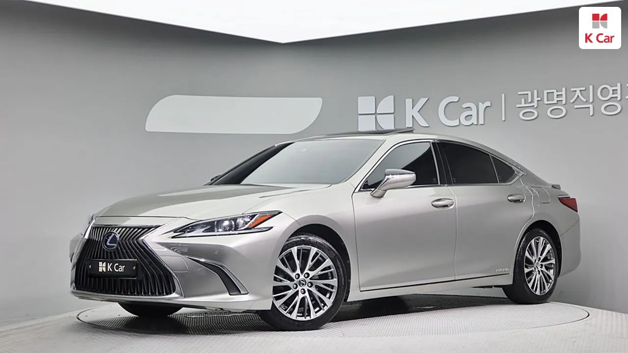 Lexus Es300H 2019 photo 3