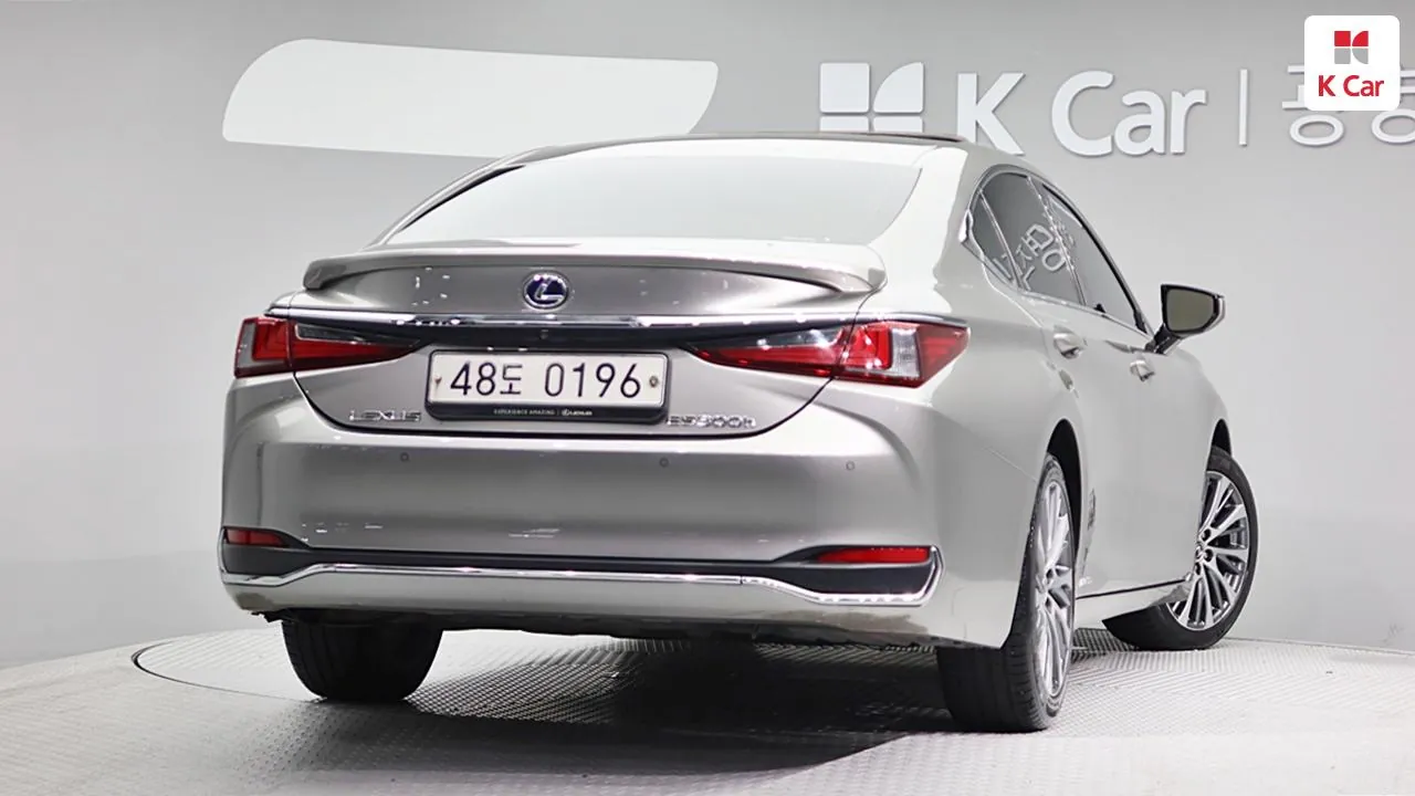 Lexus Es300H 2019 photo 2