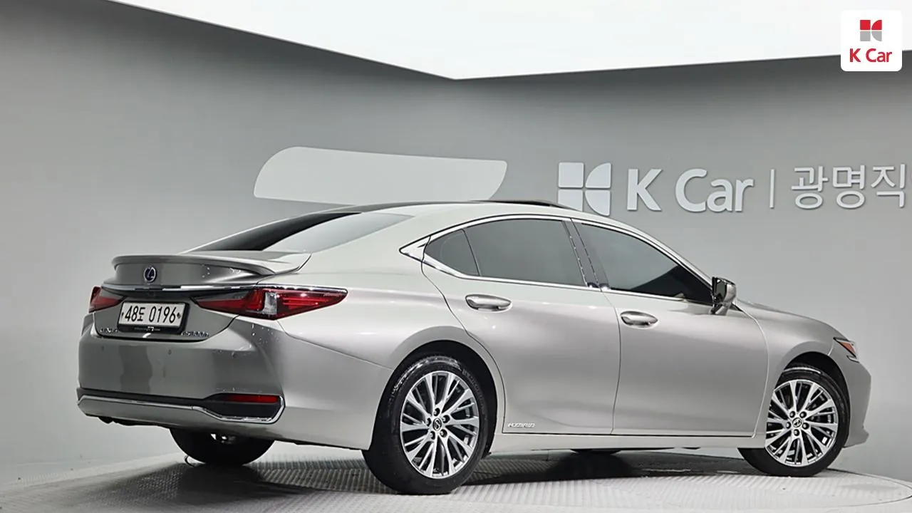 Lexus Es300H 2019 photo 4