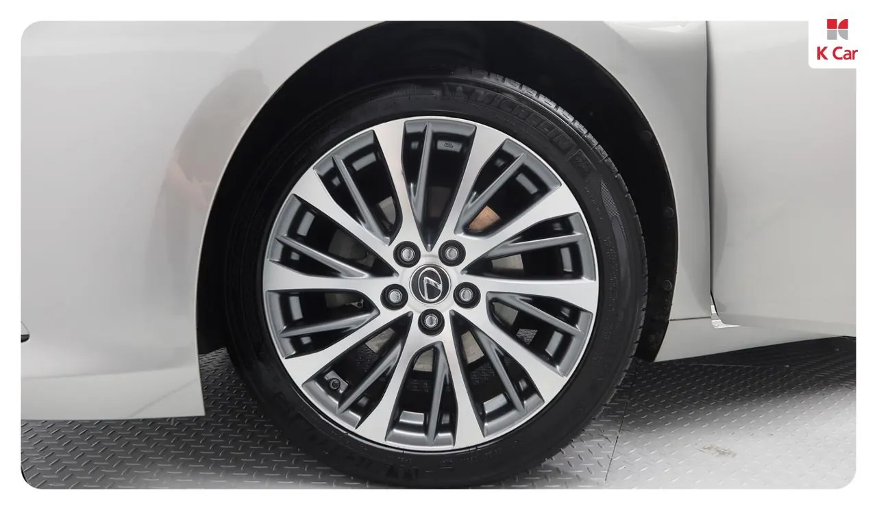 Lexus Es300H 2019 photo 5