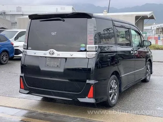 Toyota Voxy Zs 2018 photo 4